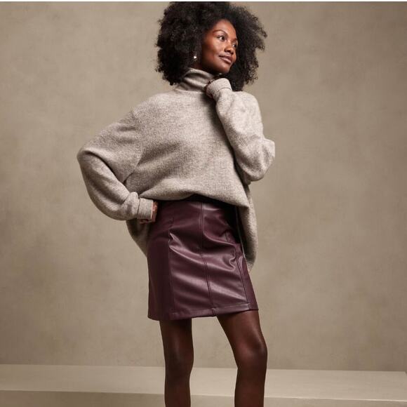 Banana Republic Dresses & Skirts - Banana Republic Rocca Vegan Leather Mini Skirt Burgundy Maroon size 8 Medium